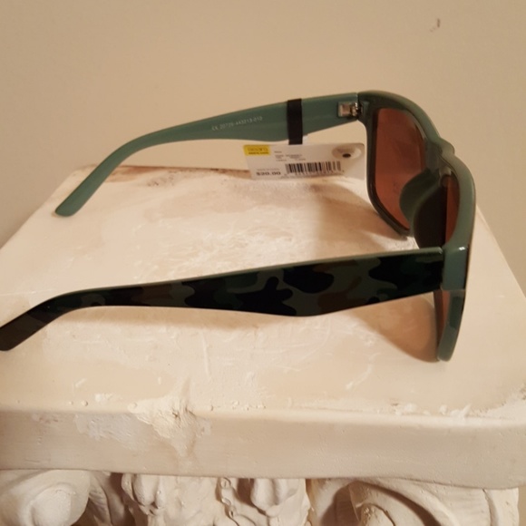 Sunglasses - Picture 2 of 7